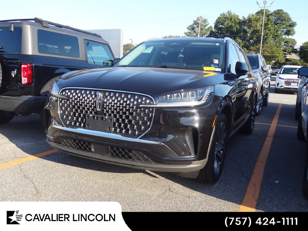 Used 2026 Lincoln Aviator AWD image 3