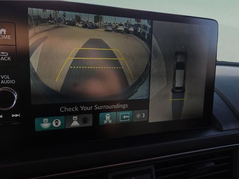 Used 2025 Honda Pilot TrailSport image 25