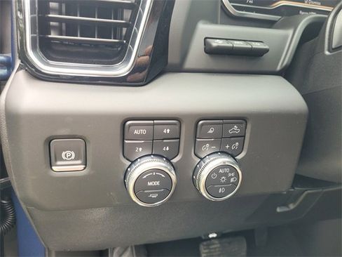 New 2025 GMC Sierra 2500 Denali w/ Denali Reserve Package image 23