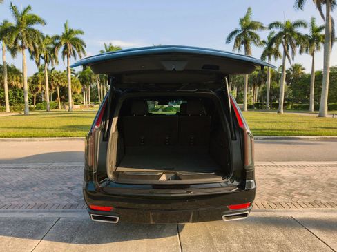 Used 2022 Cadillac Escalade ESV Luxury RWD image 15