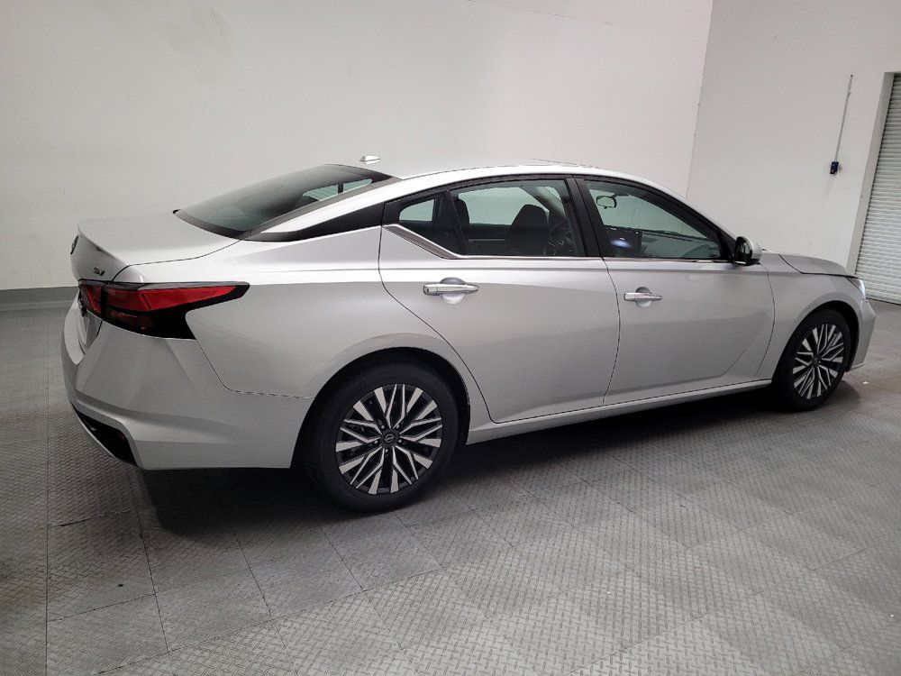 Used 2023 Nissan Altima 2.5 SV w/ SV Premium Package FWD image 10