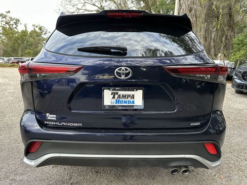 Used 2024 Toyota Highlander LE image 5