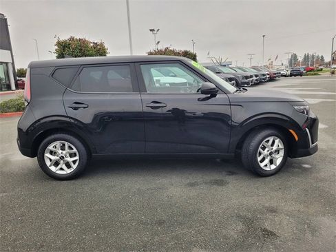 Used 2023 Kia Soul LX w/ LX Technology Package image 3
