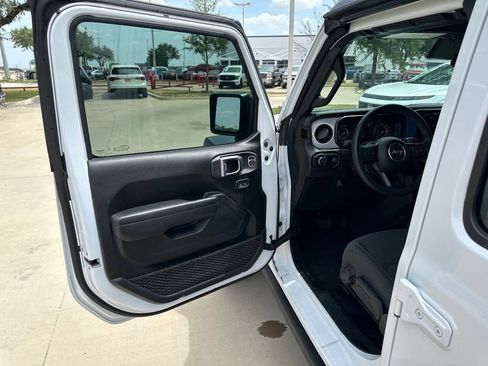 Used 2025 Jeep Wrangler Unlimited Sport AWD/4WD image 12
