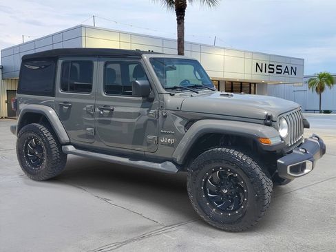 Used 2020 Jeep Wrangler Unlimited Sahara w/ Dual Top Group AWD/4WD image 8