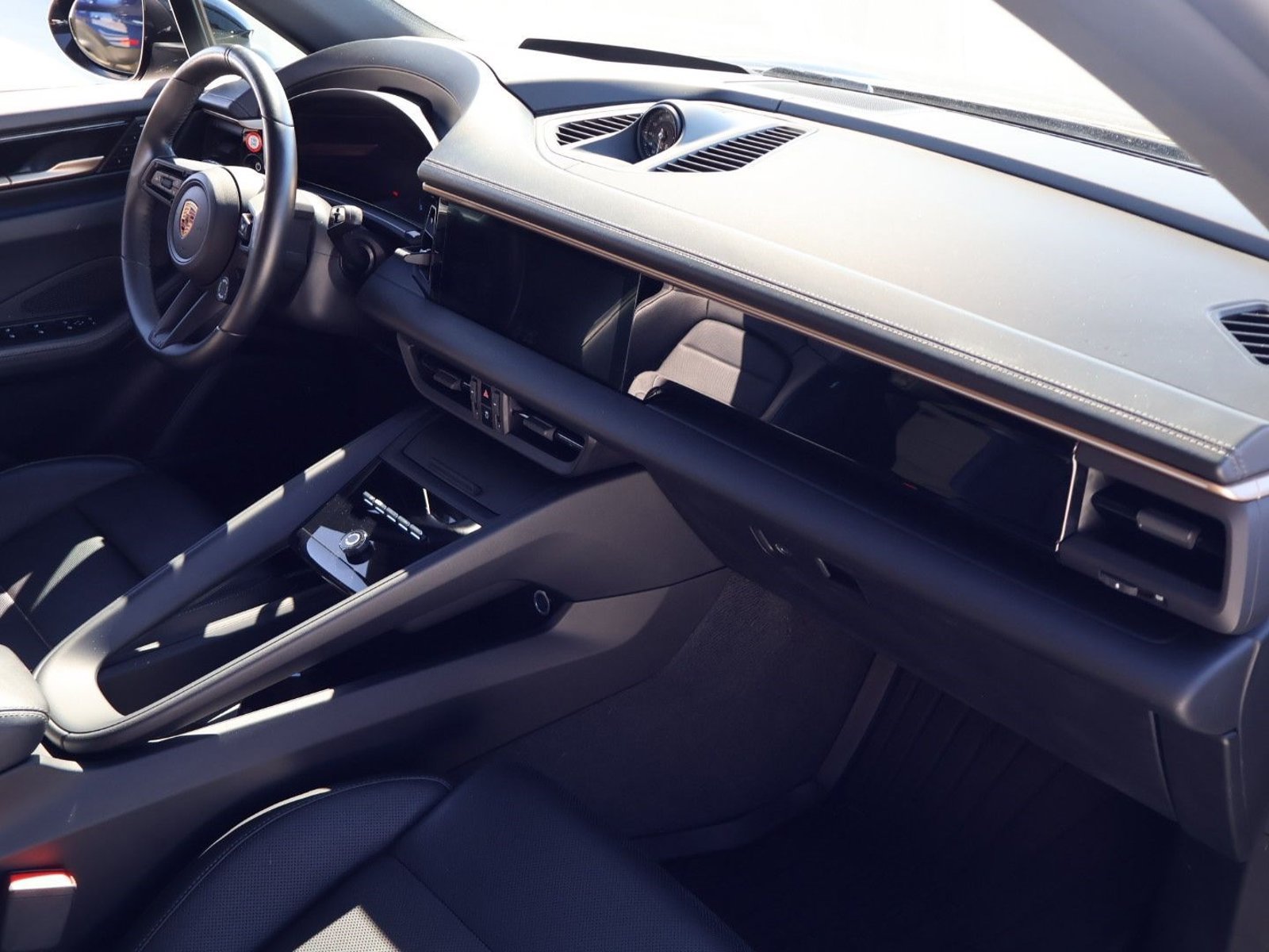 Certified 2024 Porsche Macan 4 Electric AWD/4WD image 25