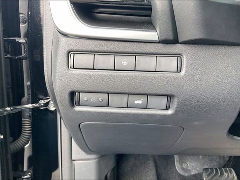 Used 2022 Nissan Rogue SV w/ SV Premium Package image 36