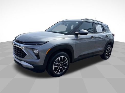 Used 2025 Chevrolet TrailBlazer LT image 1