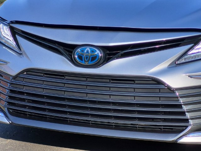 Used 2024 Toyota Camry XLE w/ Navigation Package FWD image 24