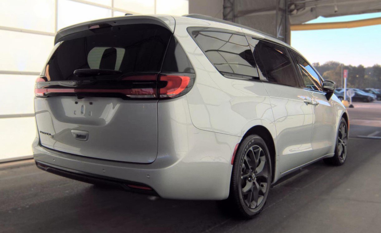 Used 2026 Chrysler Pacifica Select w/ S Appearance Package FWD image 4