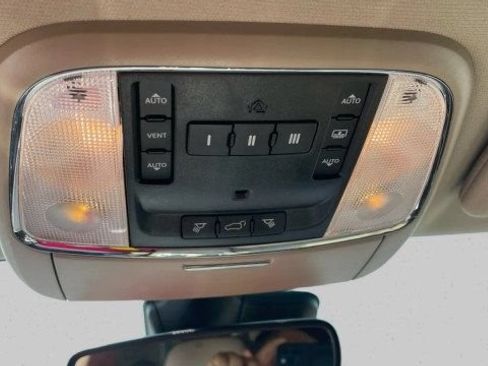 Used 2017 Jeep Grand Cherokee Overland w/ Jeep Active Safety Group RWD image 21