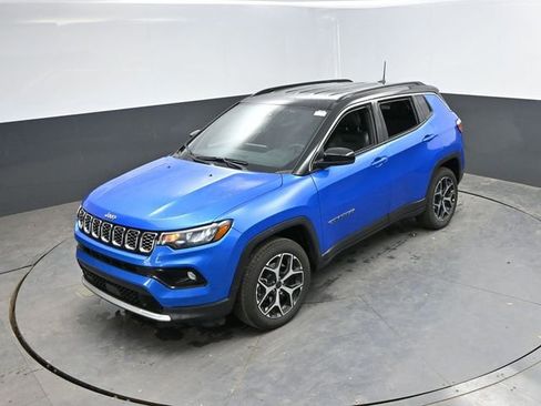 Used 2025 Jeep Compass Limited AWD/4WD image 37