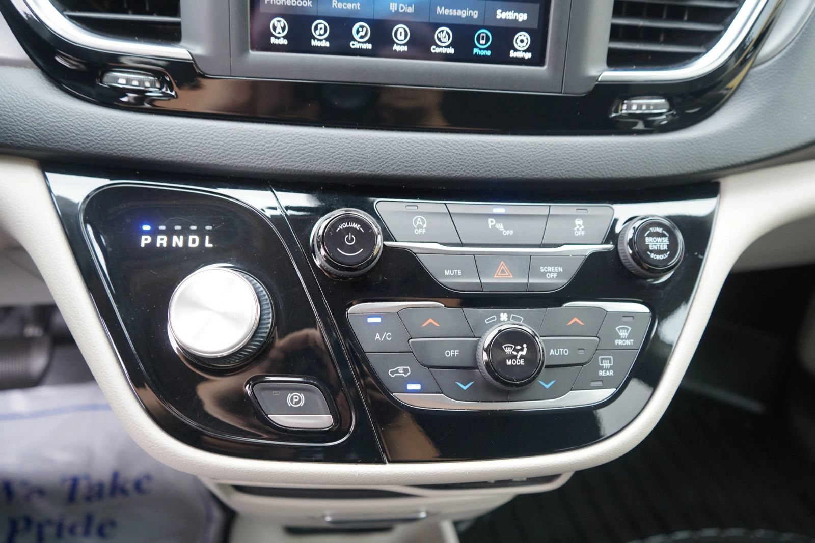 Used 2020 Chrysler Pacifica Touring-L FWD image 12