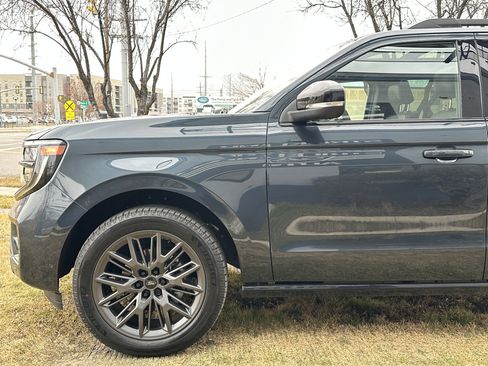 Used 2025 Ford Expedition Platinum w/ Stealth Appearance Package image 10