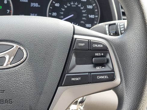 Used 2018 Hyundai Elantra SE image 16