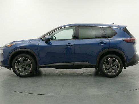 Used 2025 Nissan Rogue SV AWD/4WD image 5