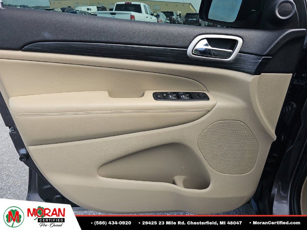 Used 2020 Jeep Grand Cherokee Laredo AWD/4WD image 17