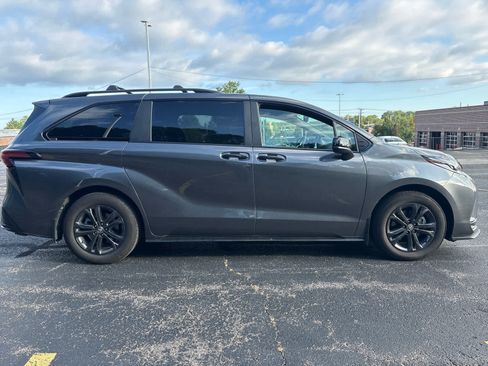 Used 2025 Toyota Sienna XSE w/ XSE Plus Package AWD/4WD image 12