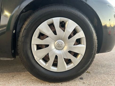 Used 2010 Toyota Yaris 4-Door Hatchback image 25