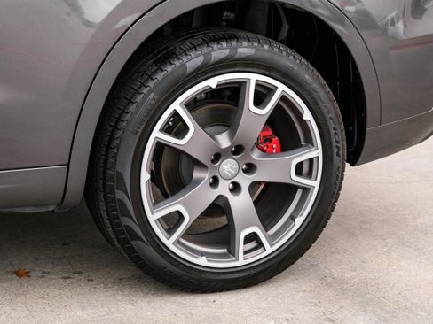 Used 2017 Maserati Levante w/ Luxury Package image 54