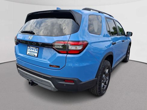 Certified 2024 Honda Pilot TrailSport image 10