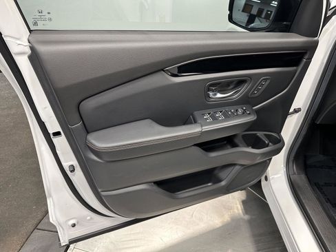 Certified 2025 Honda Pilot TrailSport image 12