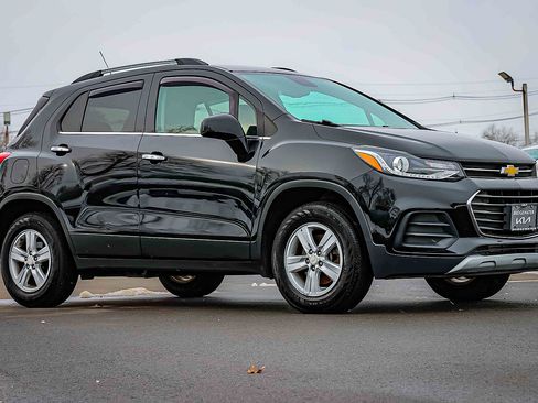 Used 2017 Chevrolet Trax LT w/ LT Convenience Package image 18