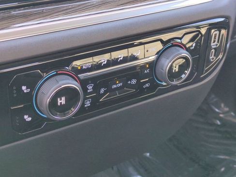 Used 2024 Chevrolet Silverado 1500 LT image 19