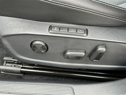 Certified 2025 Volkswagen Jetta SEL image 11