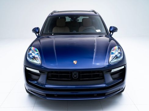 Certified 2026 Porsche Macan AWD/4WD image 6