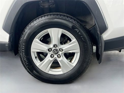 Used 2021 Toyota RAV4 XLE image 29