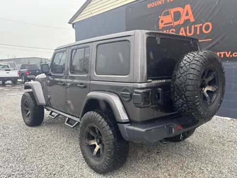 Used 2019 Jeep Wrangler Unlimited Sahara AWD/4WD image 3