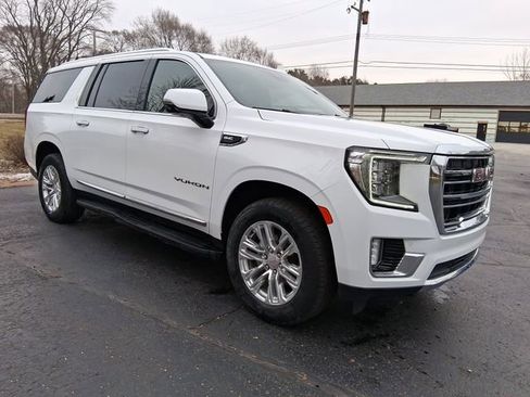 Used 2023 GMC Yukon XL SLT w/ SLT Premium Package image 7