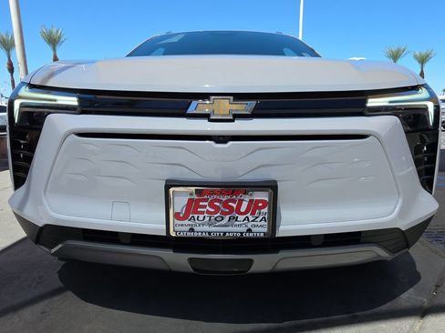 Used 2025 Chevrolet Blazer EV LT AWD/4WD image 32