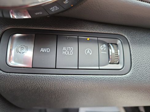 Used 2025 Chevrolet Equinox LT AWD/4WD image 14