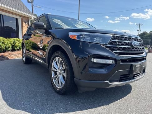 Used 2020 Ford Explorer XLT w/ Equipment Group 202A AWD/4WD image 6