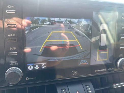 Used 2020 Toyota RAV4 Limited FWD image 18