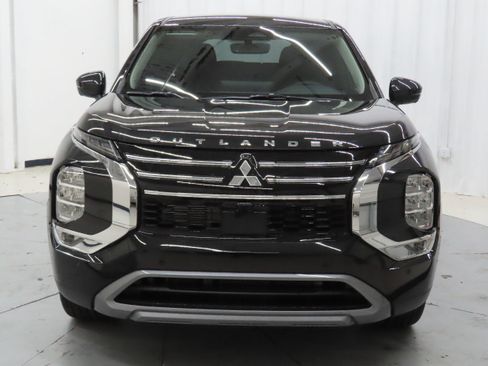 New 2026 Mitsubishi Outlander SE FWD image 9
