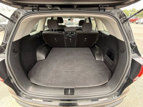 Used 2018 Kia Sorento FWD image 7