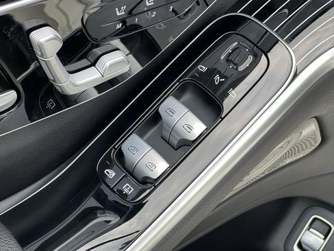 Used 2022 Mercedes-Benz S 580 4MATIC Sedan w/ AMG Line Package image 20