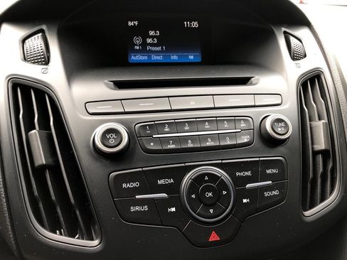 Used 2015 Ford Focus SE FWD image 25