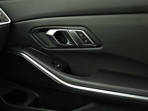 Used 2022 BMW 330i Sedan w/ M Sport Package RWD image 40