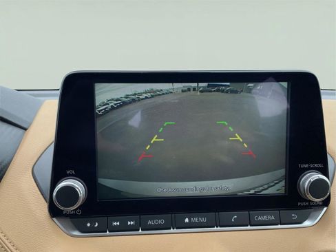 Used 2023 Nissan Sentra SV w/ SV Premium Package image 27