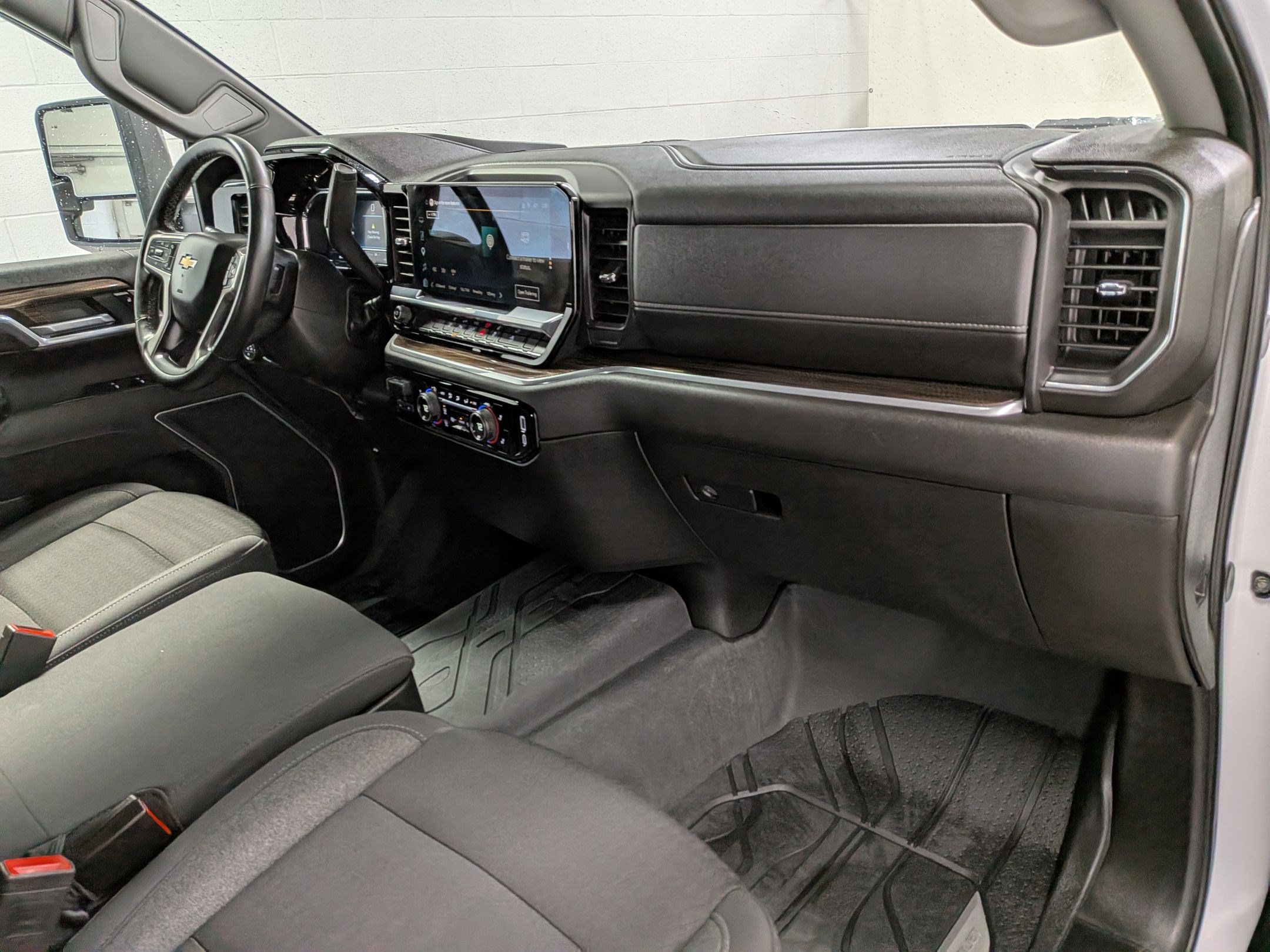 Used 2025 Chevrolet Silverado 3500 LT w/ Safety Package AWD/4WD image 26