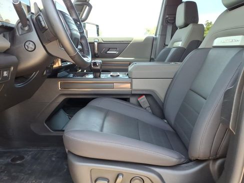 Used 2025 GMC Hummer EV 3X w/ LPO, Sport Package AWD/4WD image 24