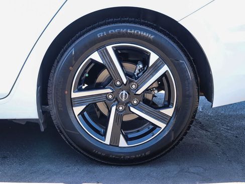 Used 2024 Nissan Sentra SV FWD image 11