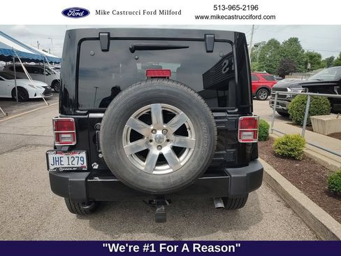 Used 2018 Jeep Wrangler Unlimited Sahara AWD/4WD image 4