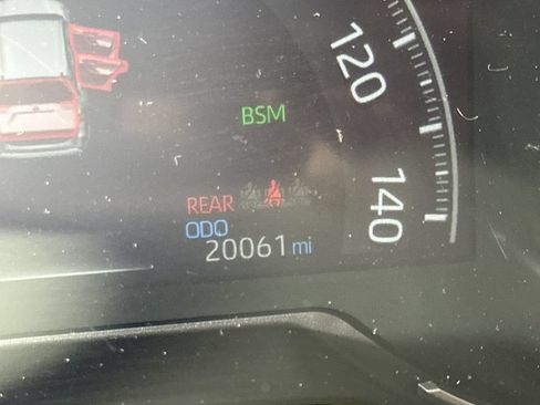 Used 2025 Toyota RAV4 XLE FWD image 33