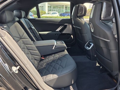 Used 2025 BMW 740i xDrive image 16