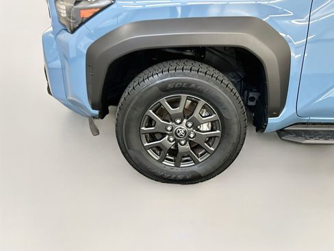 Used 2025 Toyota 4Runner SR5 AWD/4WD image 11